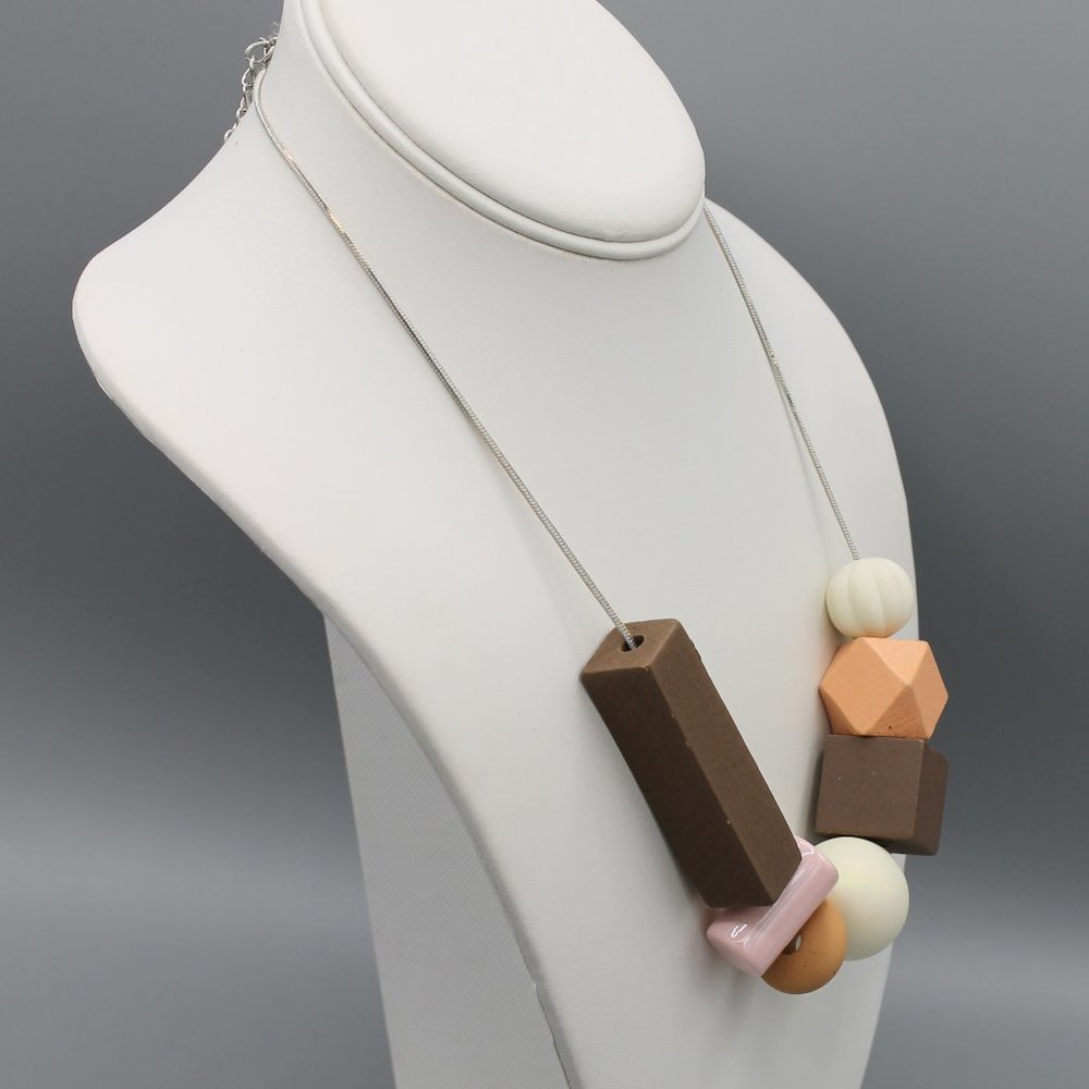 Large statement wooden orange brown necklace - Picture 3 of 5